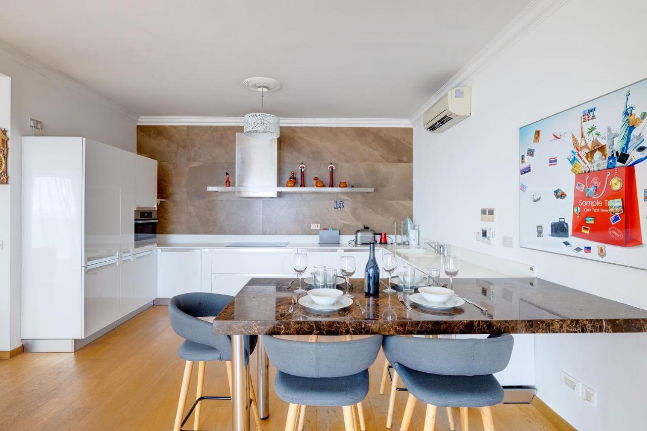 Seafront Apartment In Sliema With Pool, Upmarket Complex Екстериор снимка