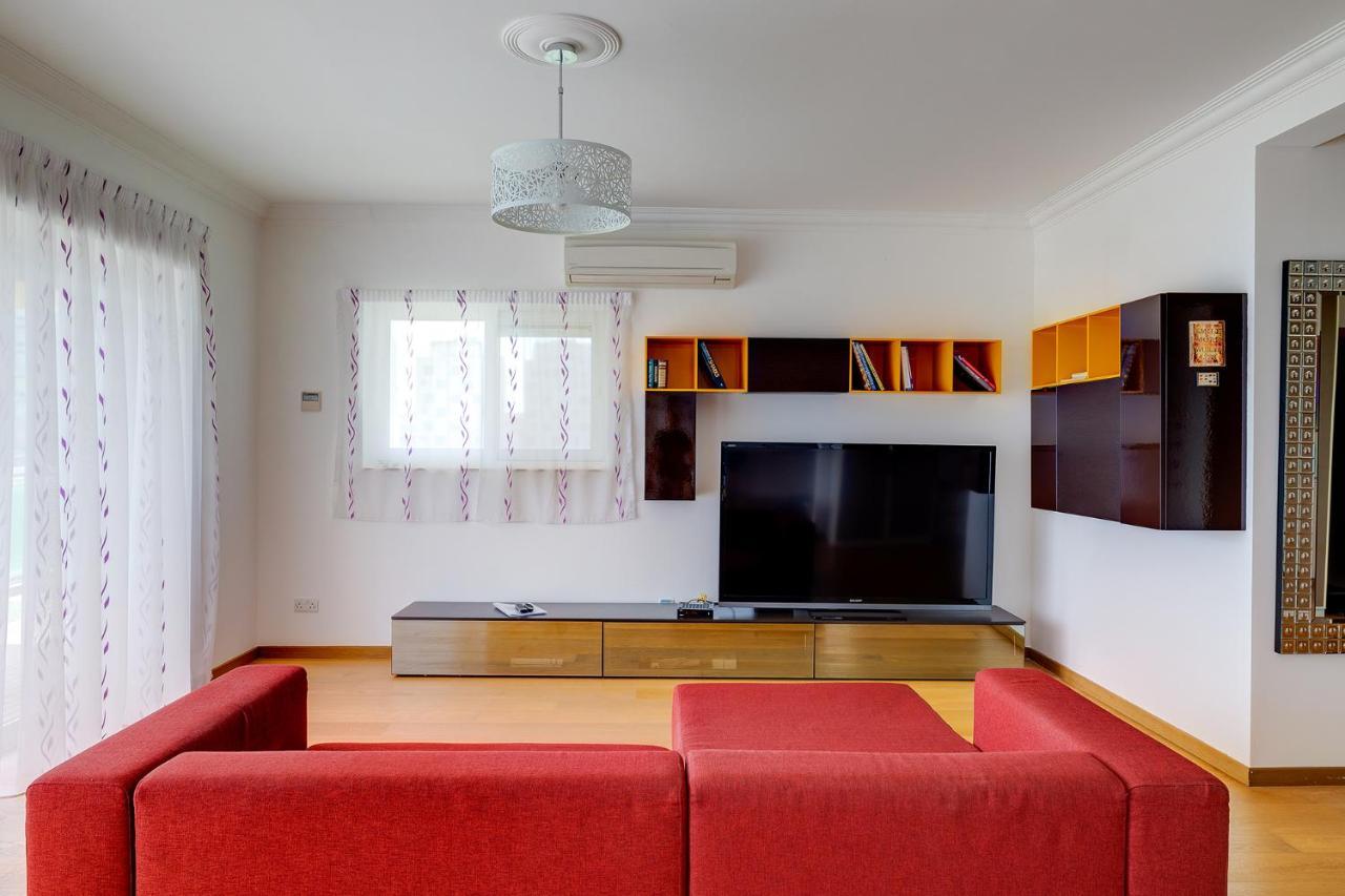 Seafront Apartment In Sliema With Pool, Upmarket Complex Екстериор снимка
