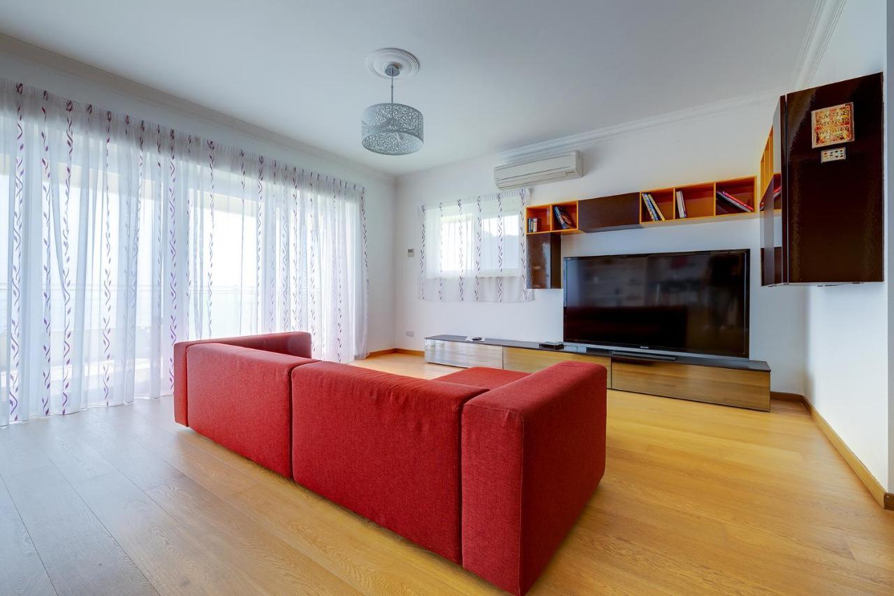 Seafront Apartment In Sliema With Pool, Upmarket Complex Екстериор снимка