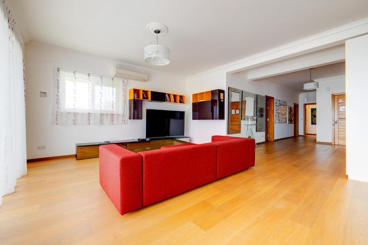 Seafront Apartment In Sliema With Pool, Upmarket Complex Екстериор снимка