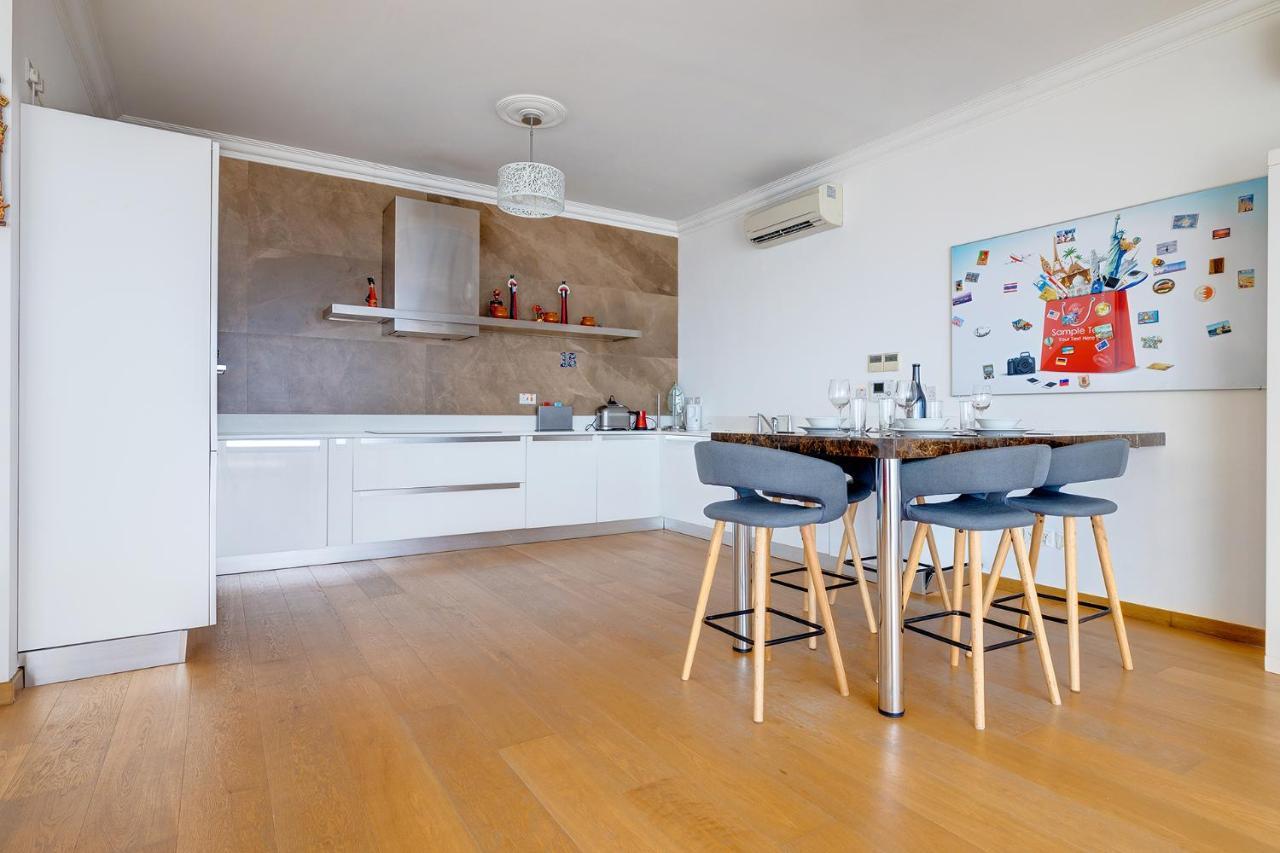 Seafront Apartment In Sliema With Pool, Upmarket Complex Екстериор снимка