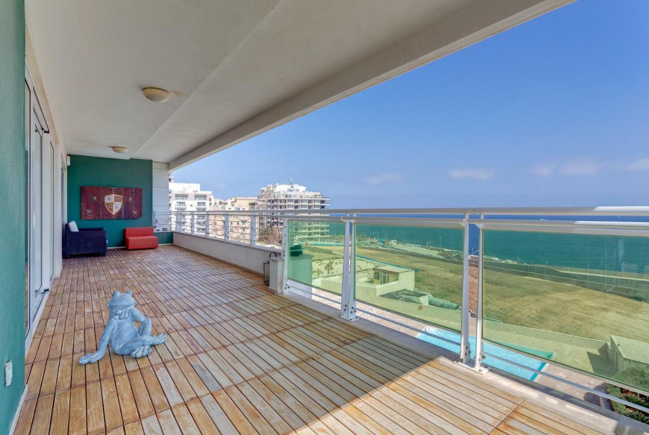 Seafront Apartment In Sliema With Pool, Upmarket Complex Екстериор снимка