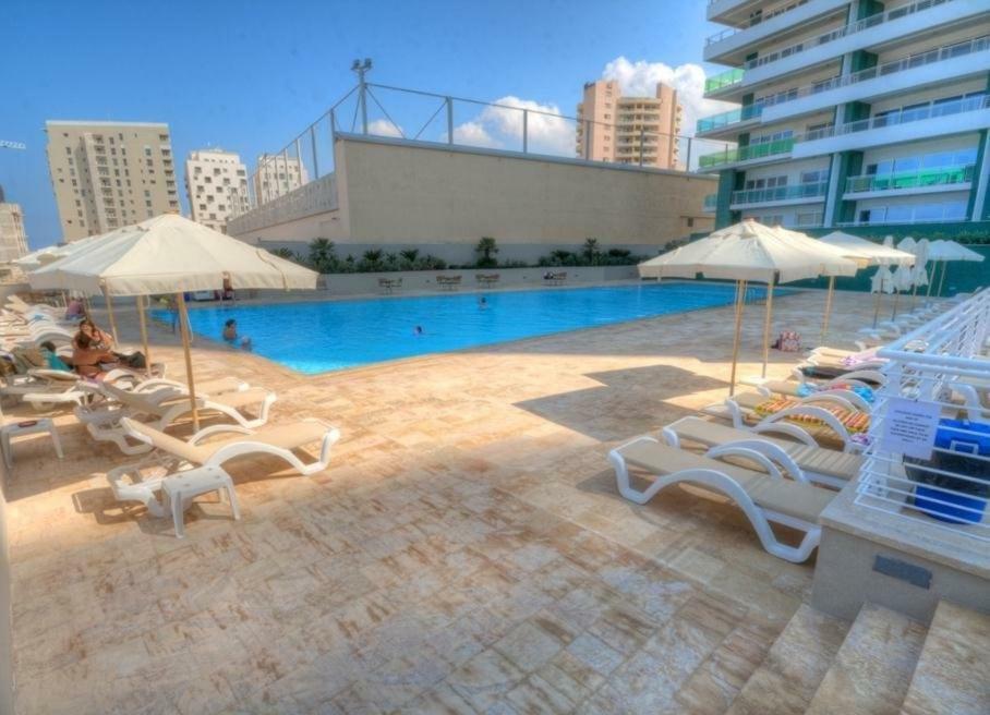 Seafront Apartment In Sliema With Pool, Upmarket Complex Екстериор снимка