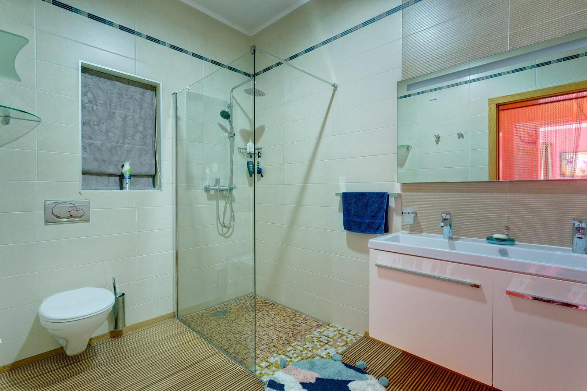 Seafront Apartment In Sliema With Pool, Upmarket Complex Екстериор снимка